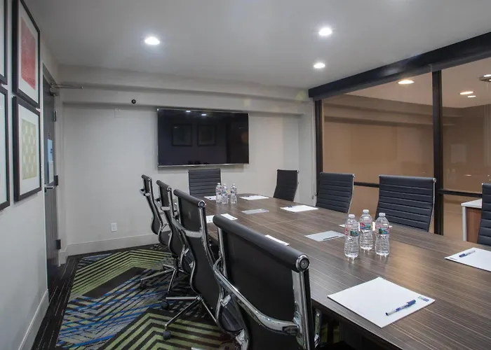 Express By Ihg 3*