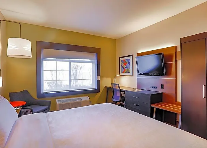 Express By Ihg Hotel 3*